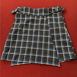 Worn once! Very cute edgy skirt!